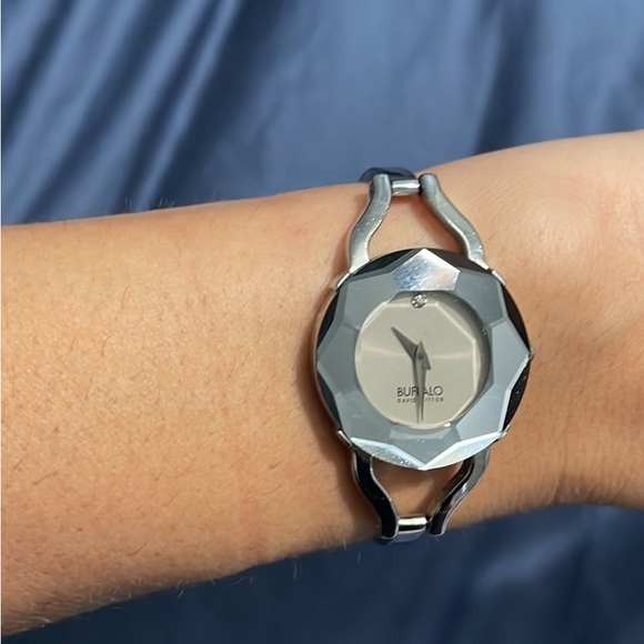 Stainless steel crystal face watch - Picture 3 of 3